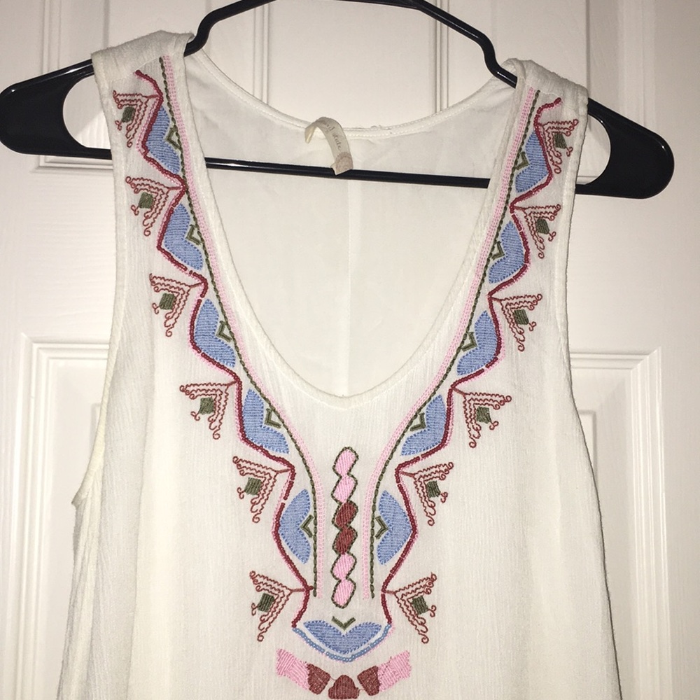 Alatar’d State Embroidered Tunic - Picture 2 of 6